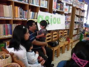 Familias lectoras en la Biblioteca comunitaria Ventanas abiertas al futuro, Chiché (Guatemala)