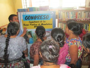 Bibliotecas comunitarias coordinan procesos formativos con otras organizaciones locales (Biblioteca  de San Juan La Laguna, Guatemala)