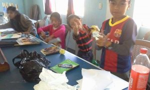 Niños de Xolsacmaljá en taller sobre el ahorro
